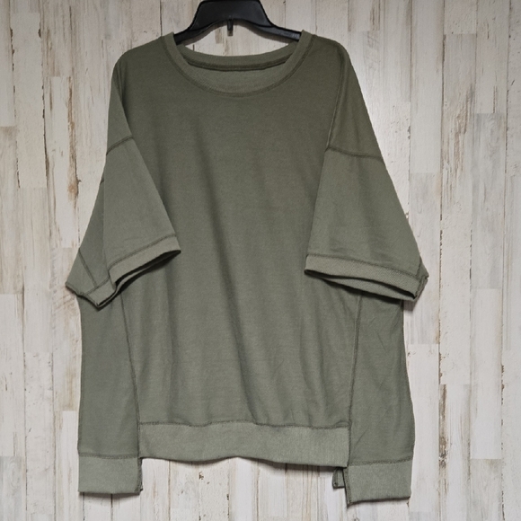 unbranded Tops - Casual Olive Short Sleeve